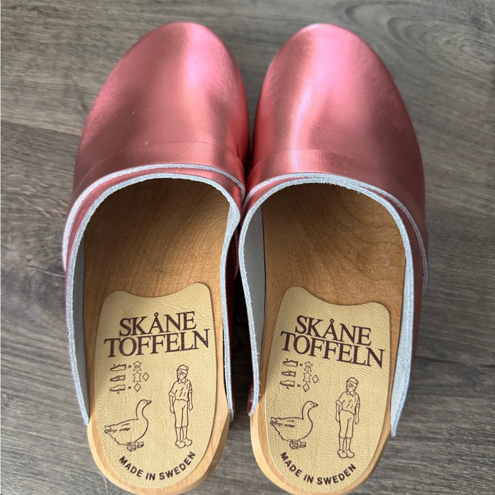 Kids / women’s  NEVER WORN Swedish clogs